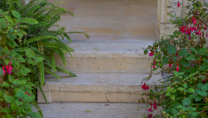 Ancient House in Katamon 15